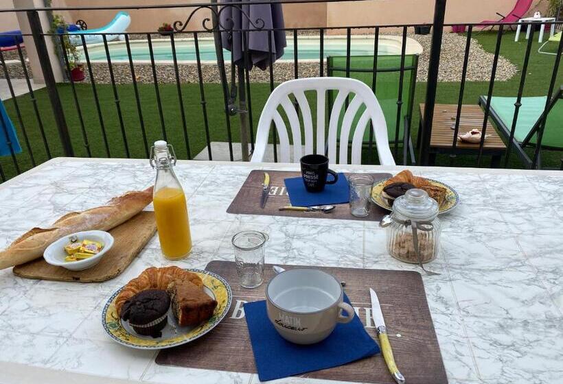 Номер Стандарт Вид на Бассейн, Chambre D Hôte Au Pied Du Ventoux
