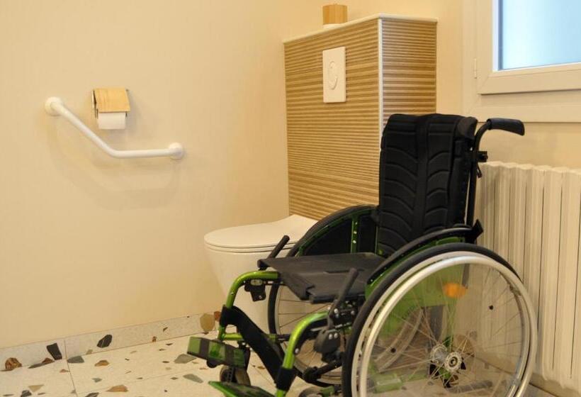 Quarto Estandar para Deficientes Físicos, Ker Embellie
