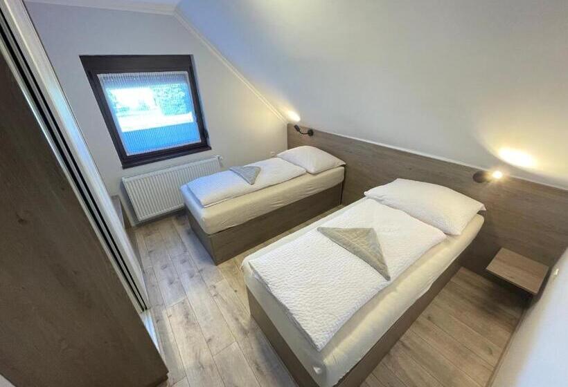 패밀리 룸, Kukorica Csárda Apartman
