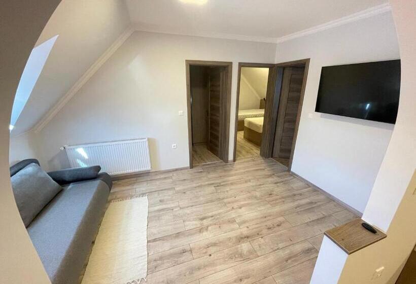 패밀리 룸, Kukorica Csárda Apartman