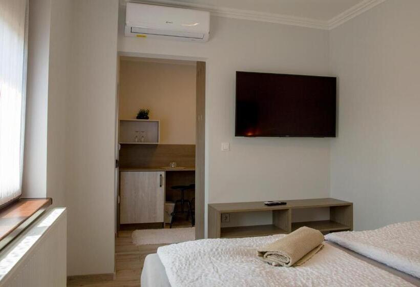 Номер Стандарт с Балконом, Kukorica Csárda Apartman