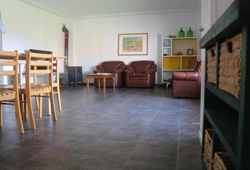 Номер Стандарт Трехместный, Casa Das Camarinhas Raal 542  Casa Partilhada