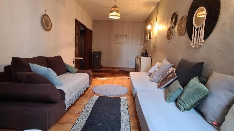 سوییت اجرایی, Les Chemins D Elika