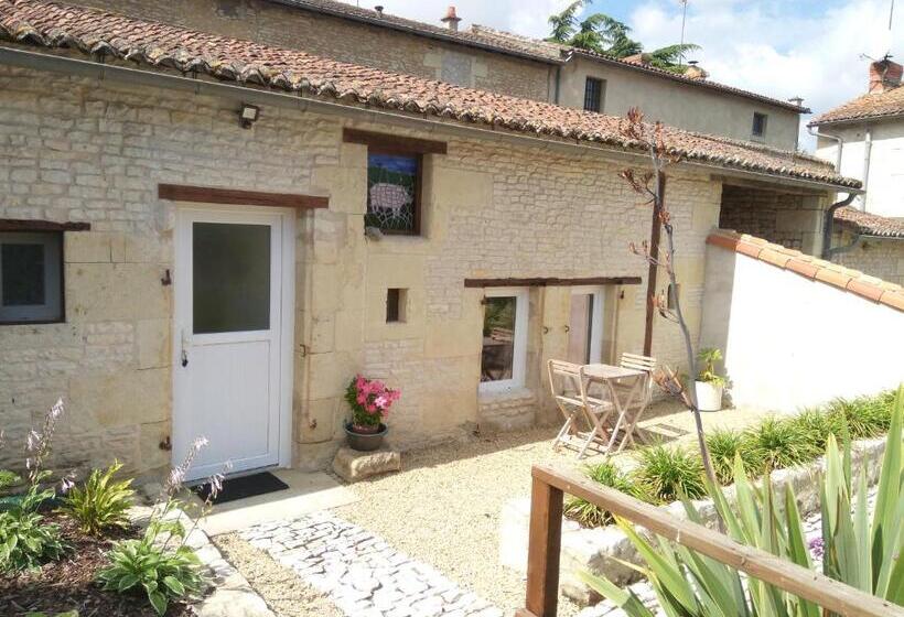 اتاق لوکس, The Piggeries At La Maison Tumtum Arbre