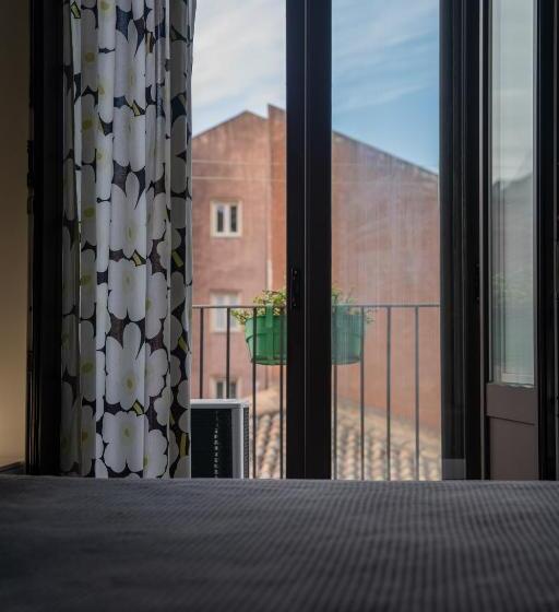 اتاق سوپریور خانوادگی, Suite Inn Catania