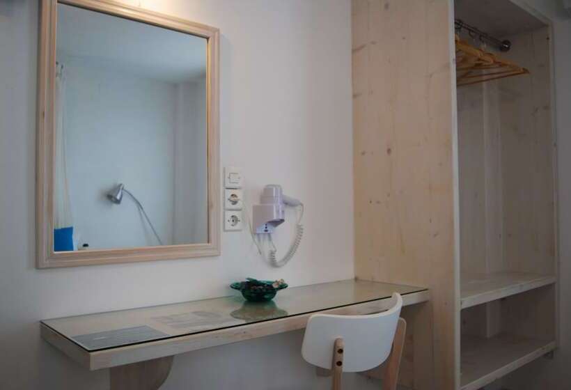 استودیوی استاندارد, Aretousa Villas