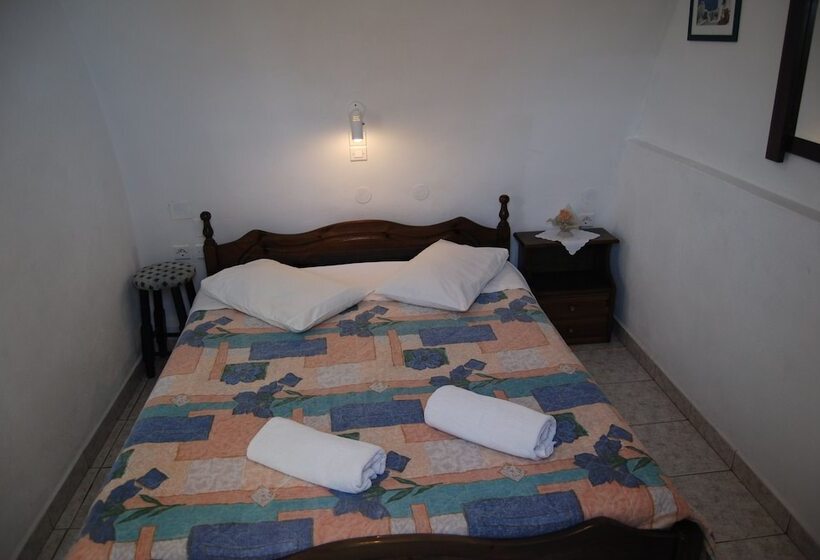 اتاق استاندارد یک نفره, Aretousa Villas