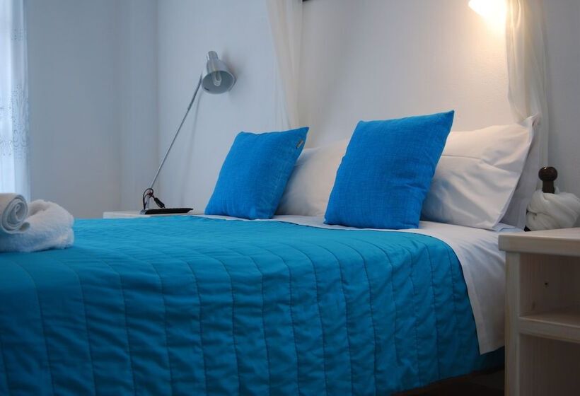استودیوی استاندارد, Aretousa Villas