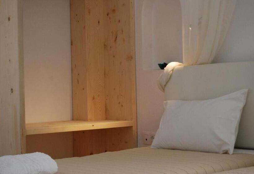 استودیوی استاندارد, Aretousa Villas