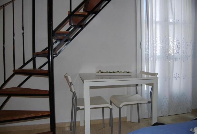اتاق خانوادگی, Aretousa Villas