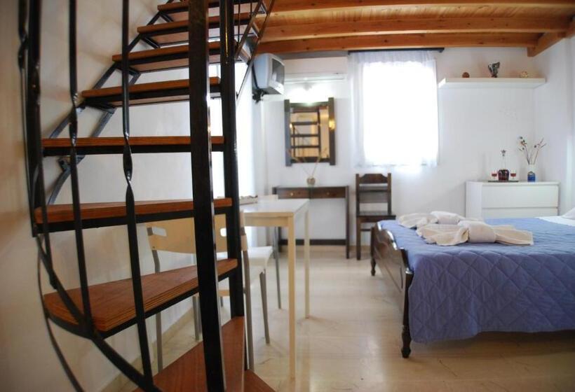 اتاق خانوادگی, Aretousa Villas