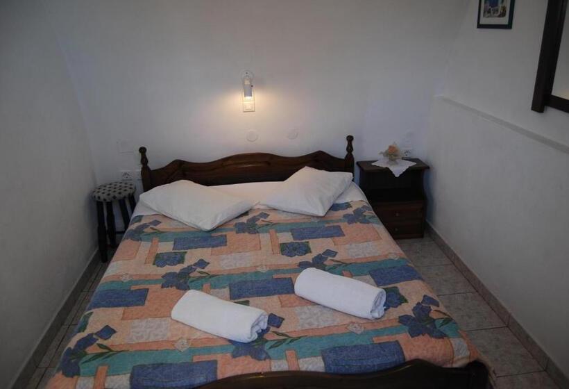 اتاق استاندارد یک نفره, Aretousa Villas