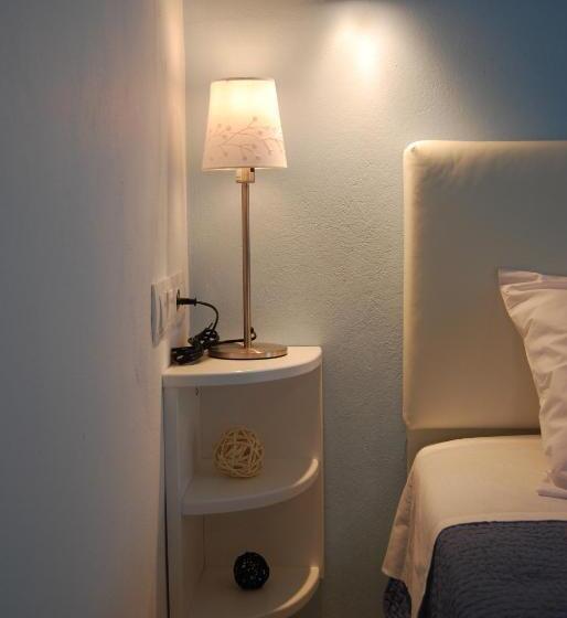 آپارتمان 1 خوابه با چشم‌انداز, Aretousa Villas