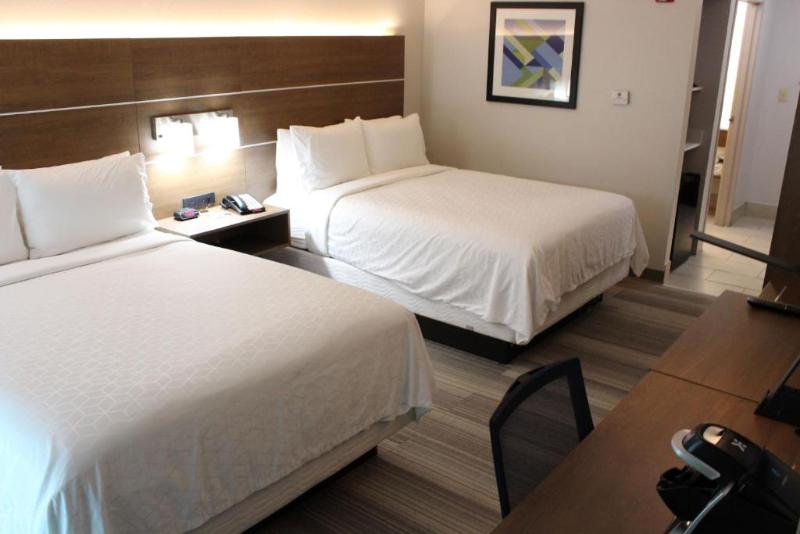 适合残疾人使用的标准间, Holiday Inn Express & Suites San Antonio West Sea World Area, An Ihg