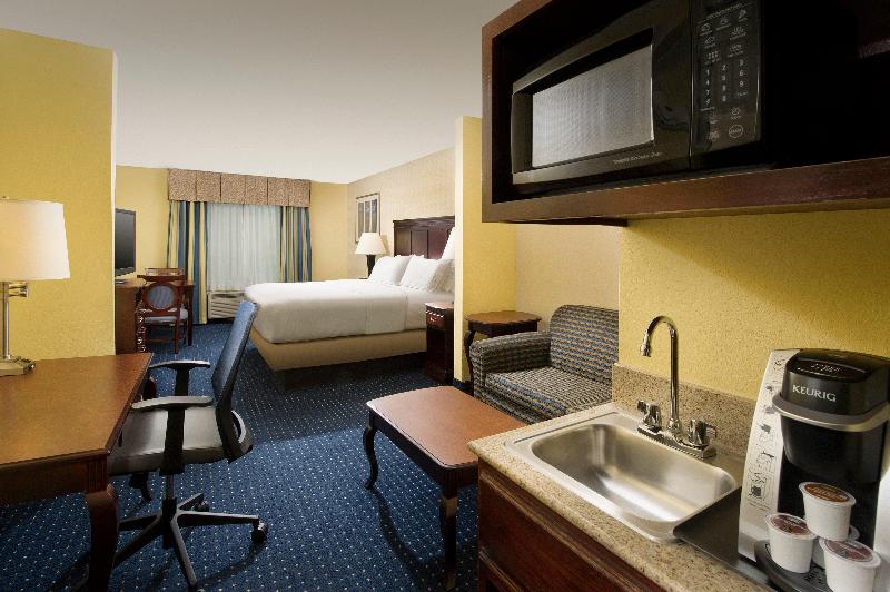 带大床的套房, Holiday Inn Express & Suites San Antonio West Sea World Area, An Ihg