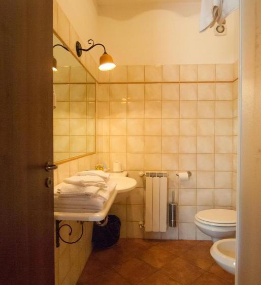 اتاق استاندارد سه نفره, Poggiofelice B&b