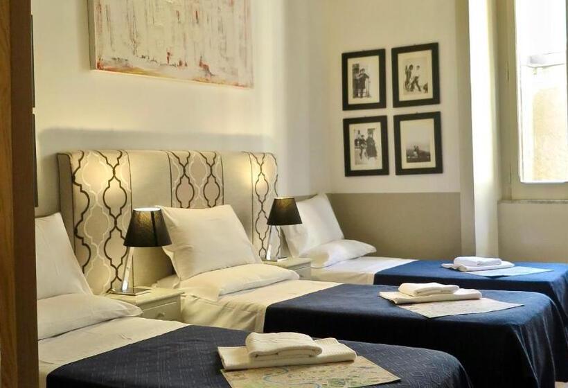 اتاق استاندارد سه نفره, The Blue Hostel