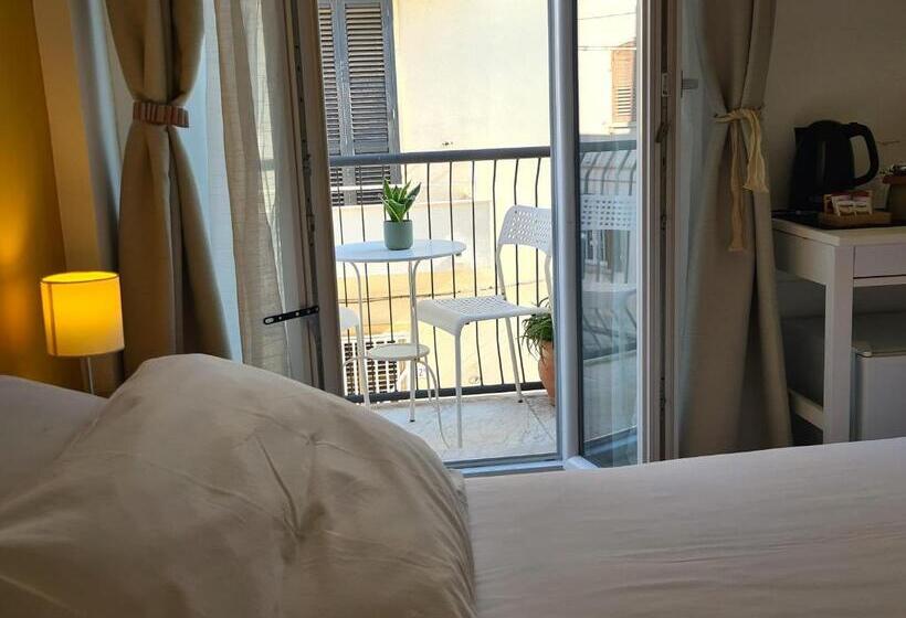 Номер Deluxe с Балконом, Fortuna Guest House