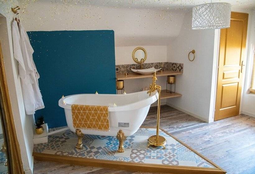 Люкс Повышенной Комфортности, Aux 3 Nuances Suites Privatives & Spa
