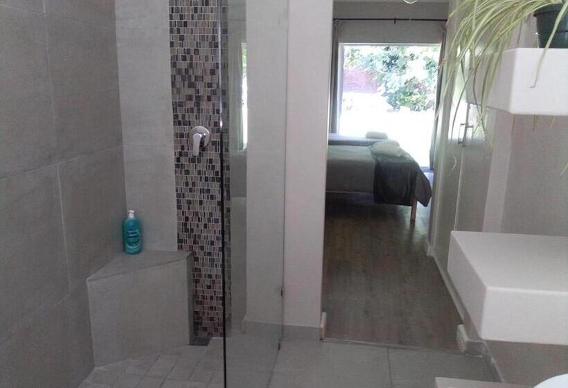 Трехместный Номер Стандарт Вид на Бассейн, Dennecres4guestrooms