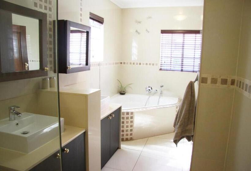 اتاق استاندارد با سرویس بهداشتی مشترک, African Bnb   The Boutique Experience