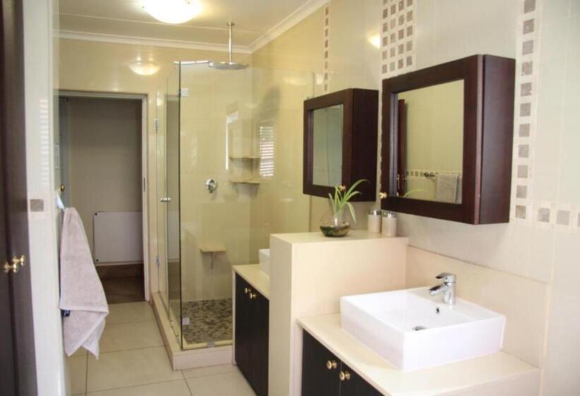 اتاق استاندارد با سرویس بهداشتی مشترک, African Bnb   The Boutique Experience