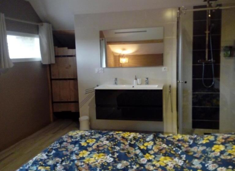 Номер Deluxe, L Anagramme, Chambres, Table D Hôtes Et Gîte Pour Adultes, Naturistes Ou Non !