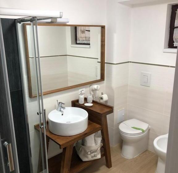اتاق لوکس با تخت بزرگ, Vila Loft Cube