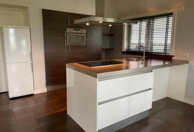 Дом 4 Спальни, De Boerderij   Buitenplaats Ruitenveen, Privé