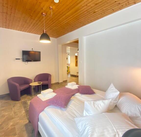 آپارتمان 1 خوابه همکف, Red Family Apartments