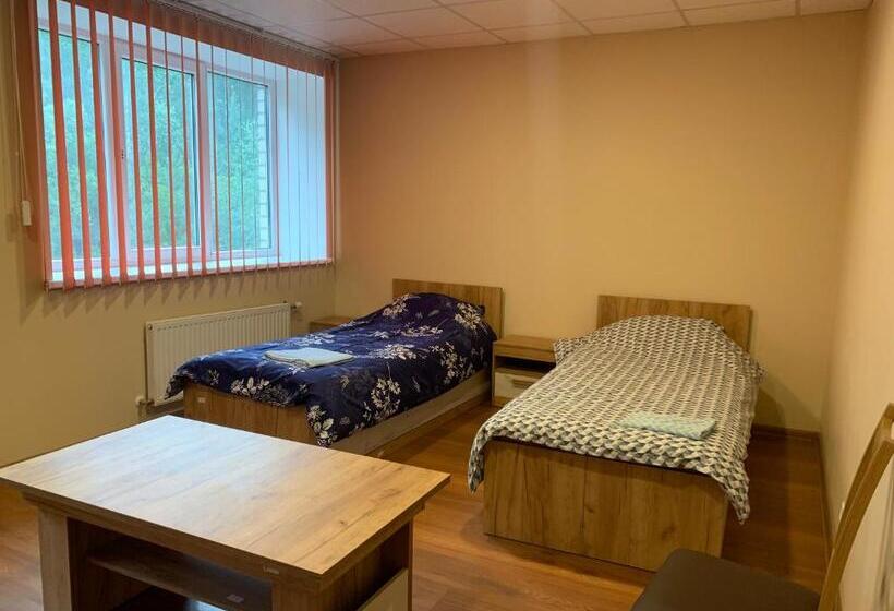 اتاق اکونومی, Motel Minerva
