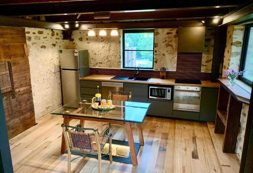 스탠다드 룸 킹사이즈 침대, The Old Chaff Mill Organic Vineyard Retreat
