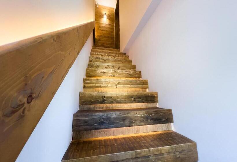اتاق لوکس, Wolf House Bnb