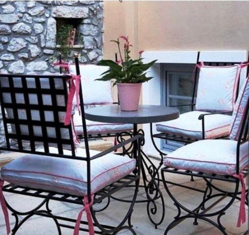 اتاق استاندارد چهار تخته, Arhontiko Pepos