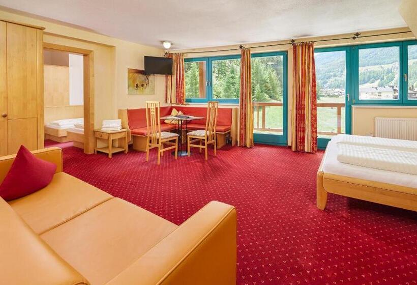 Quarto Familiar, Sunny Sölden