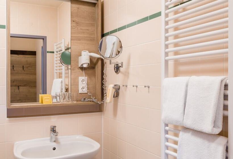 Четырехместный Номер Стандарт, Jufa Hotel Fürstenfeld