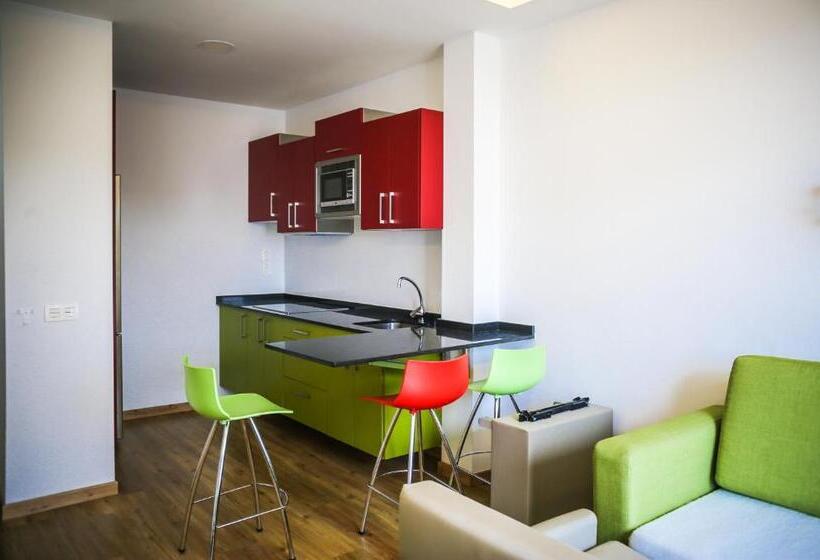 דירה בת חדר שינה 1 עם מרפסת, Atlantic Apartments