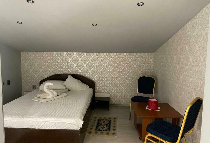 استودیوی استاندارد, Pensiunea Exotic