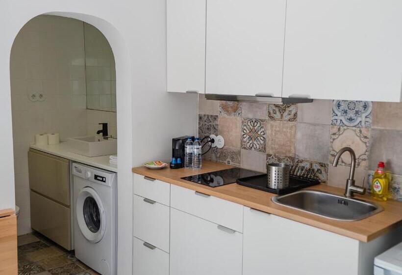 Студия Стандарт, Genius Loci Guesthouse