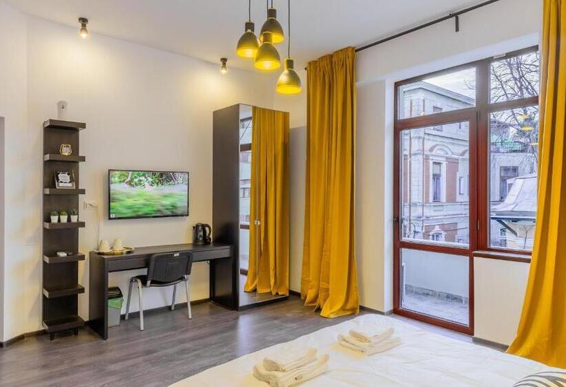 سوئیت با بالکن, Château: Upscale Suites In Bucharest S Historical Center!