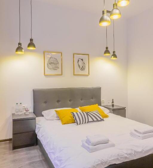 سوئیت با تخت بزرگ, Château: Upscale Suites In Bucharest S Historical Center!