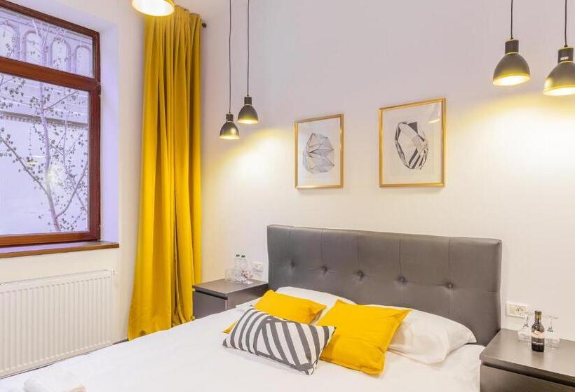 سوئیت با تخت بزرگ, Château: Upscale Suites In Bucharest S Historical Center!