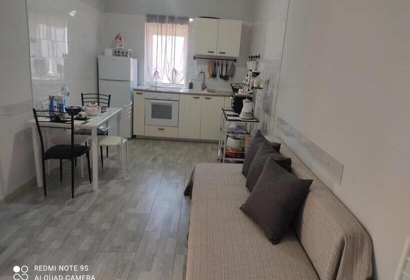 四人高级间, B&b Scacco Matto