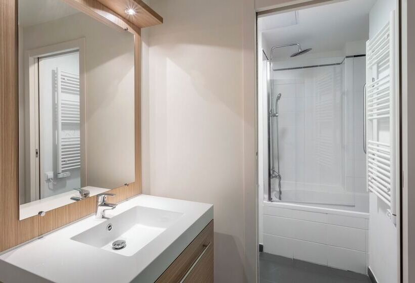 Номер Стандарт Трехместный, B&b Hotel Barcelona Sant Cugat