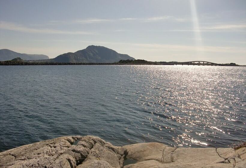 Номер Стандарт, Aalesund Airport