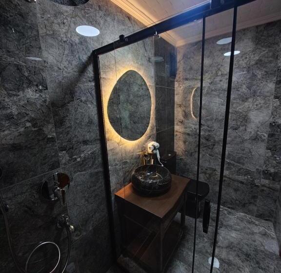 اتاق استاندارد سه نفره, Star