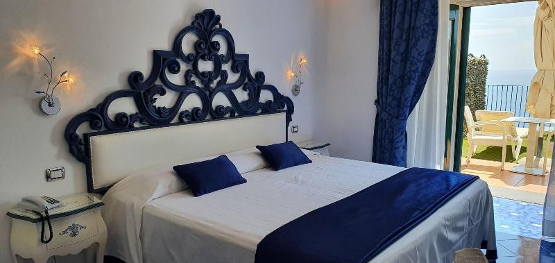 اتاق لوکس با چشم‌انداز دریا, Villa Maria Pia