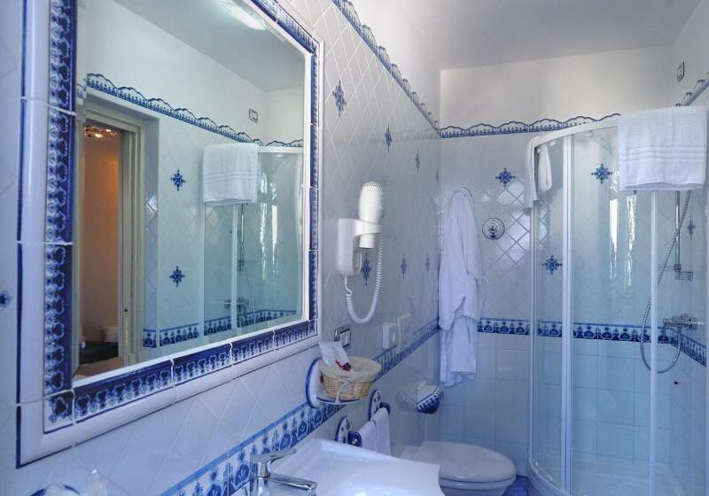 اتاق لوکس با چشم‌انداز دریا, Villa Maria Pia