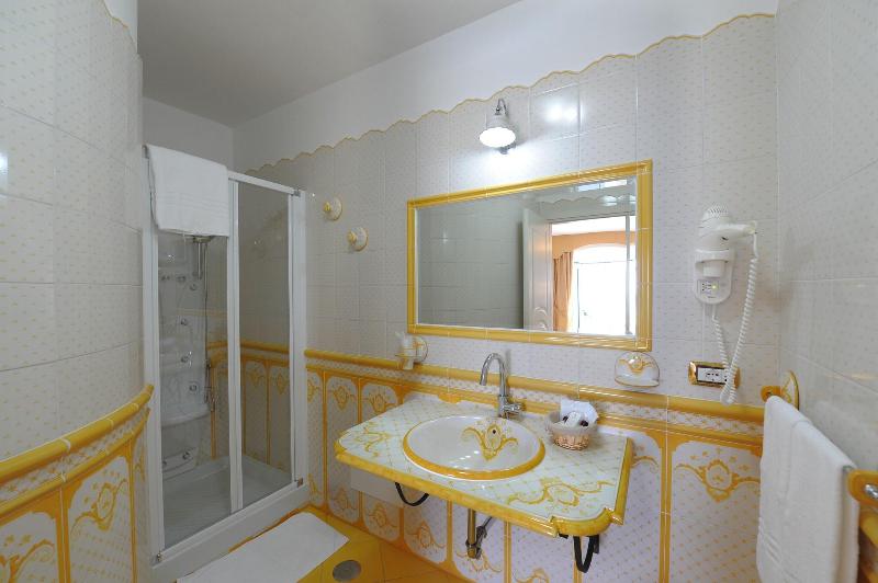 اتاق لوکس با چشم‌انداز دریا, Villa Maria Pia