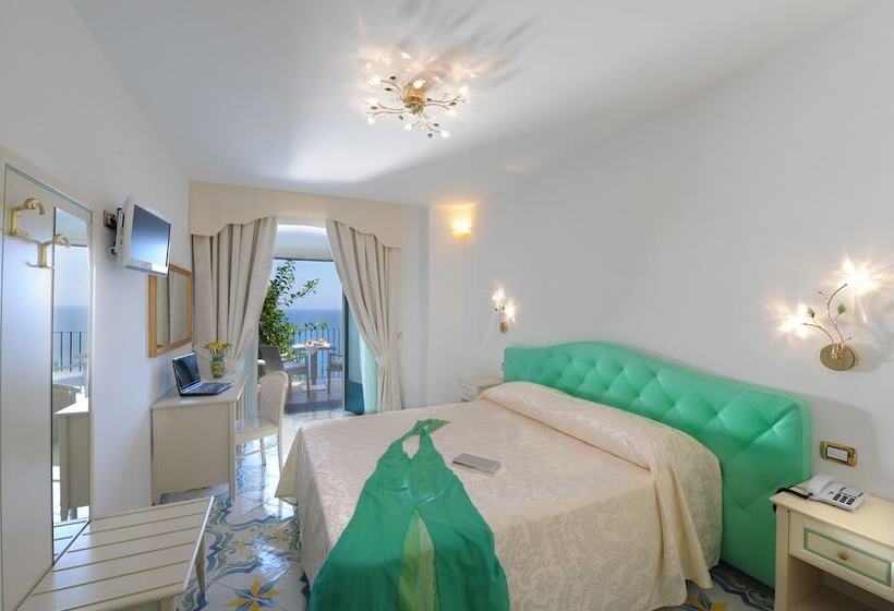 اتاق سوپریور با چشم‌انداز دریا, Villa Maria Pia